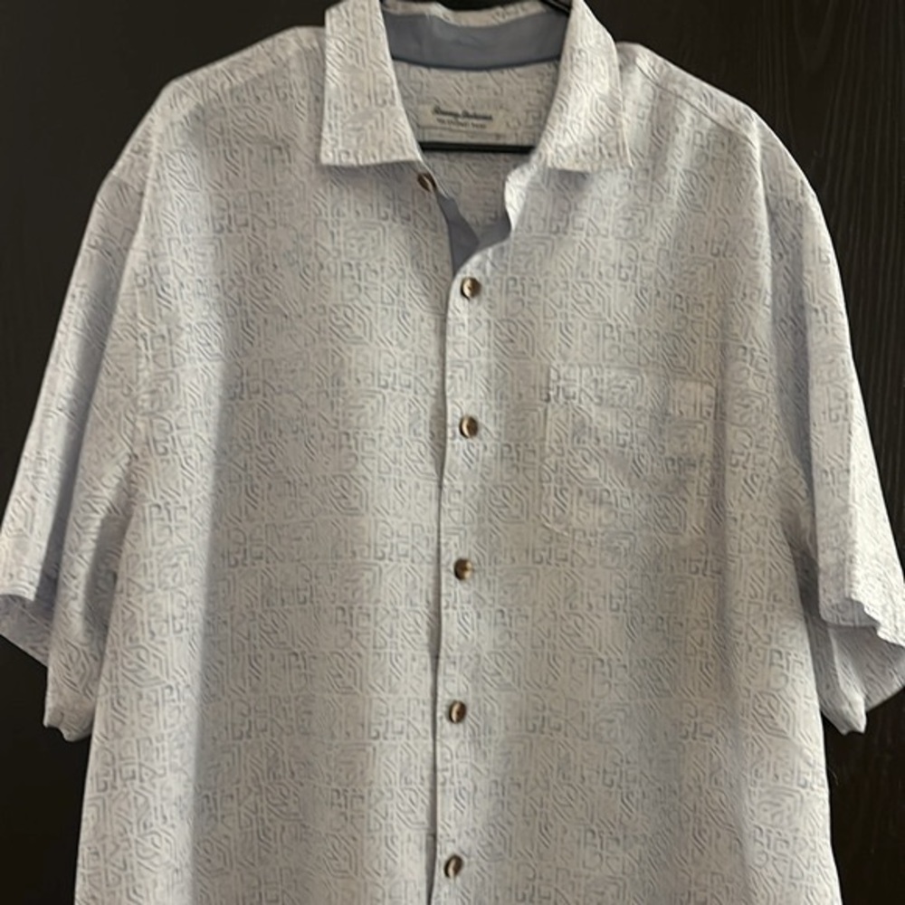 Tommy Bahama Men's Island Zone Eco Super Soft Blue Camp Shirt...Size: 1XLB/1TGG